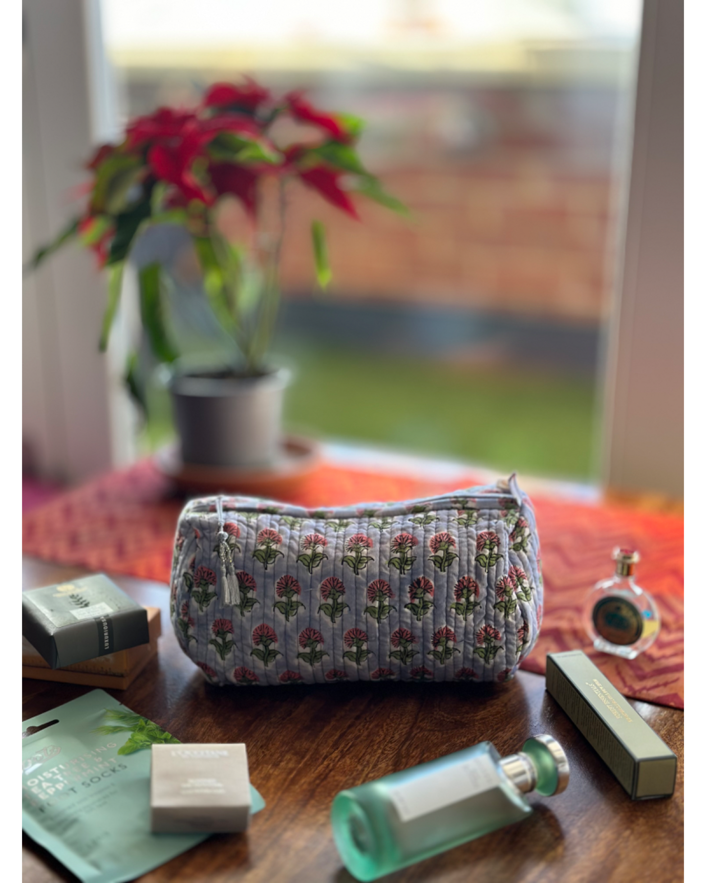 Pink Daisy Quilted Cosmetic Wash Makeup Travel Bag