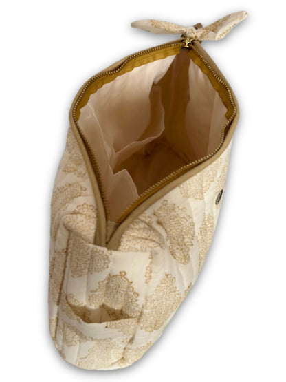 Picture showing the inner of the Two Paisleys Quilted Wash Bag 