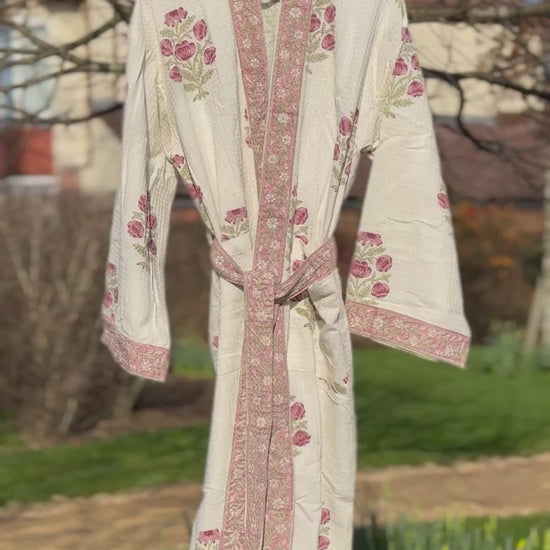 Short video zooming in on the dusky pink motifs of the waffle robe