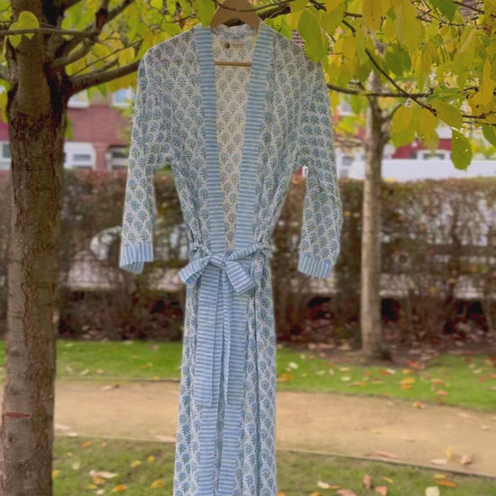 Zoomed in video of the blue blossom cotton dressing gown.