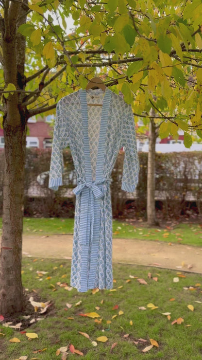 Zoomed in video of the blue blossom cotton dressing gown.