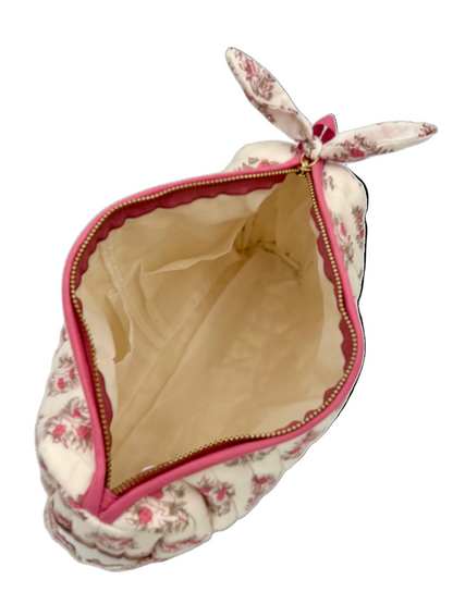 Picture showing the inner of the Two Paisleys Quilted Wash Bag 